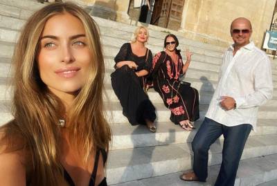 София Ротару с семьей поразила фотографией из Италии: Мы думали, Папа настоящий!