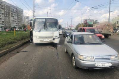В Иванове произошла авария с участием маршрутки, автобуса и легковушки