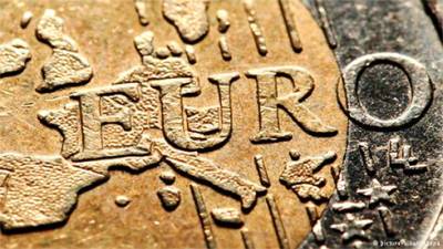 Курс евро 17 сентября усилил рост к доллару на статданных по еврозоне