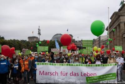 Тысячи людей вышли в Берлине на "Марш за жизнь"