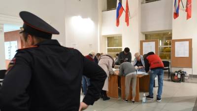 Оппозиционеры пожаловались на массовые задержания в Петроградском районе