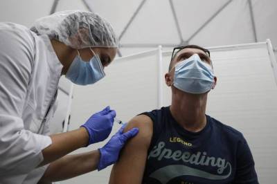 В России предлагают давать вакцинировавшимся от коронавируса три выходных