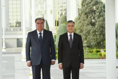 Рахмон и Бердымухамедов обсудили перевозки грузов через порты Туркменистана