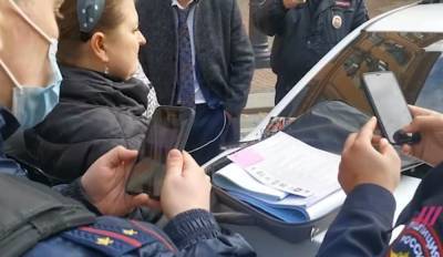 В Петербурге около избирательного участка задержали женщину с пачкой фальшивых бюллетеней