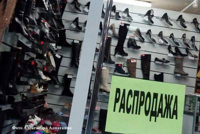 В Кургане из крупного магазина конфискованы почти 10 000 пар обуви и постельное белье
