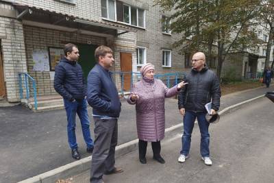 В Ярославле благоустраивают двор самого длинного в городе дома