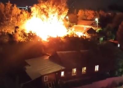 Крупный пожар в жилом доме в Рязани попал на видео