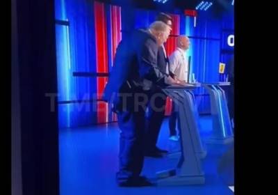У Жириновского во время теледебатов упали штаны, как только он назвал Путина коммунистом