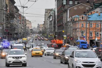 Движение на улицу Нагорной восстановили после ДТП с женщиной и двумя детьми