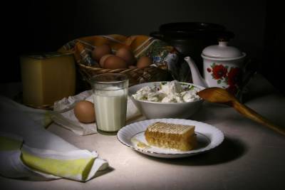 В Краснодар на ярмарки привезли 50 тонн хлеба, яиц, солений и мёда