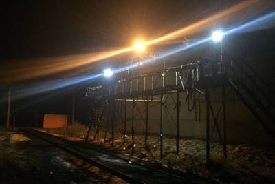Работник новомосковского предприятия упал с высоты 4 метров на железнодорожные рельсы