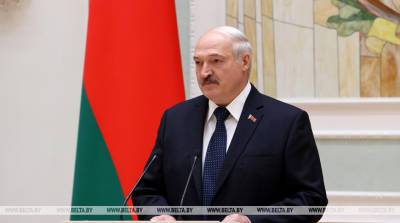 Лукашенко обратился к творческим работникам: "Люди на вас смотрят с восторгом, цените это"