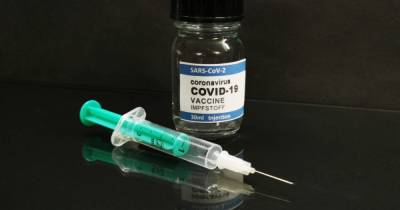В Германии более 800 человек привили просроченной вакциной от COVID-19