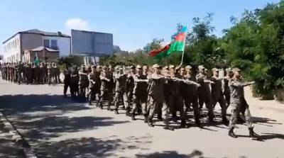 В Шуше проведено военное шествие в связи с годовщиной освобождения Баку от оккупации (ВИДЕО)