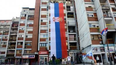 Сербские анклавы Косово подняли сербские флаги