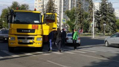 В Заводском районе Саратова парень на электросамокате погиб под колесами бензовоза