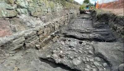 Археологи откопали старинную железную дорогу (Фото)