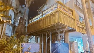 Может рухнуть в любую минуту: незаконные балконы угрожают жизни израильтян