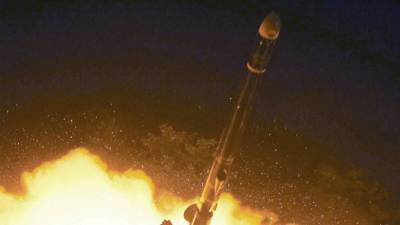 В Минобороны России внимательно следят за ракетными пусками КНДР – Кремль