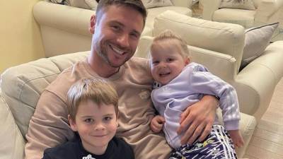Счастливое семейное фото с детьми спровоцировало войну Лазарева с Instagram