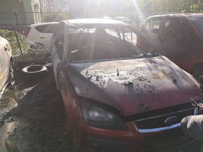 Житель Екатеринбурга забрался в чужую машину и развел в ней костер, чтобы погреться
