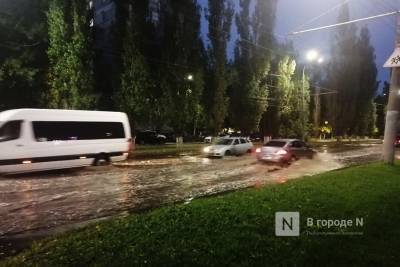 Улицу Дьяконова затопило в Нижнем Новгороде