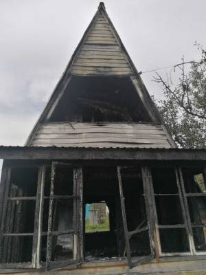 В Анивском районе выгорел дачный дом - sakhalin.info - район Анивский