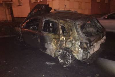 Ночью неизвестные подожгли автомобили Mitsubishi и Toyota в Красноярске