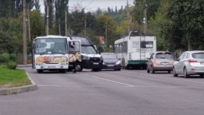 В Луцке столкнулись автобус и авто Национальной гвардии Украины. ФОТО