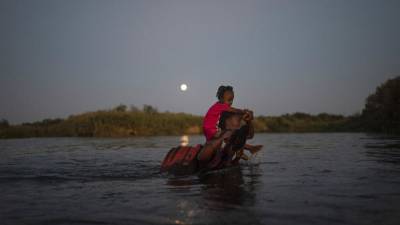 США: мигрантов из Гаити отправляют на родину