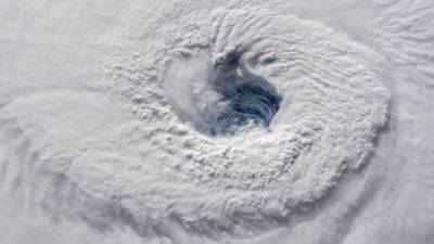 Офицер из Норвегии надеется остановить ураганы, пуская пузыри в океане