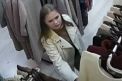 Чебоксарские полицейские ищут девушку, подсунувшую продавцу пятитысячную купюру «банка приколов»