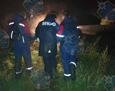 Ночью спасатели вывели из леса под Кировском заблудившегося мужчину