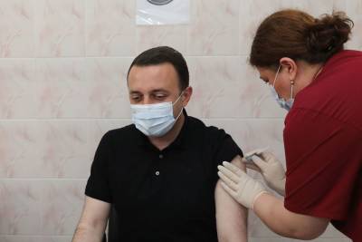 Премьер Грузии получил вторую дозу вакцины