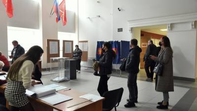 В Петербурге открылись избирательные участки