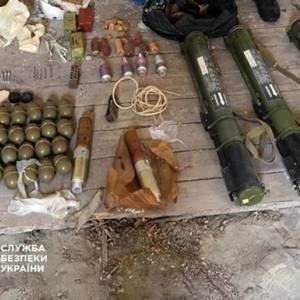 В Закарпатской области нашли тайник с боеприпасами и взрывчаткой. Фото