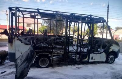 В Трусовском районе Астрахани дотла сгорела пассажирская Газель