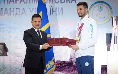 Зеленский присвоил звание Героя Украины паралимпийцу Крипаку