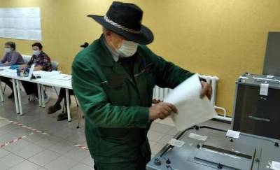 В Тюменской области на выборы пришел ковбой