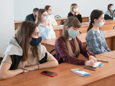 В Петербурге почти около 70 классов ушли на дистанционку
