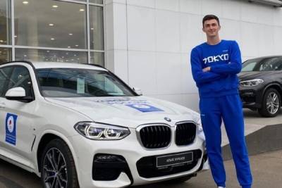 Призёр Олимпиады Ильяс Куркаев из Новосибирска показал подаренный BMW
