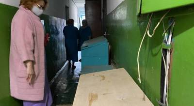 После череды пожаров в чебоксарских общежитиях проверяют коридоры на наличие посторонних вещей