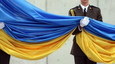 Украинские чиновники замаскировали дыру в потолке государственным флагом