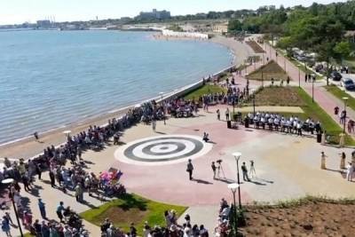 Глава города в Крыму назвал вырванным из контекста призыв воздержаться от прогулок из-за желания посещать пляжные туалеты