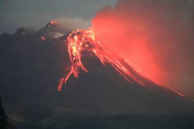 Власти начали эвакуацию жителей испанского острова из-за извержения вулкана