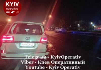 В Киеве сотрудник СТО ночью разбил дорогое авто клиента (фото)