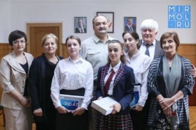 В Дагестане наградили победителей творческого конкурса, посвященного событиям 1999 года
