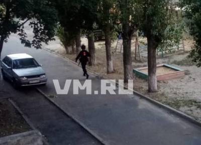 Появились кадры вооруженного нападения на отдел полиции в Воронежской области