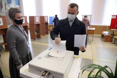 Шумков и Ситникова проголосовали на выборах в Госдуму