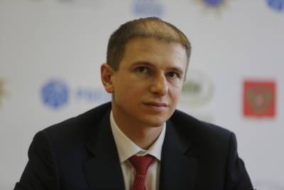Вероятный кортеж депутата Романова попал в очередной дорожный скандал из-за парковки на Невском